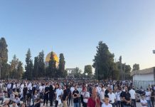 عشرات آلاف الفلسطينيين يؤدون صلاة عيد الأضحى في الأقصى رغم إجراءات الاحتلال المشددة