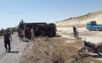إصابة عدد من الركاب باصطدام شاحنة وسرفيس غرب سلمية
